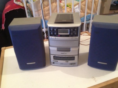 n°6 : mini chaine hifi avec télécommande à 18€